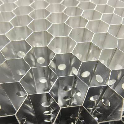 Fori di foratura di alluminio a fessura di nido di miele lunghezza laterale 5,5 mm
