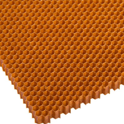 Aviazione Nomex Honeycomb Core Material con densità 48 kg/m3 e dimensione della cella di 3,2 mm per applicazioni anti-affaticamento super leggere
