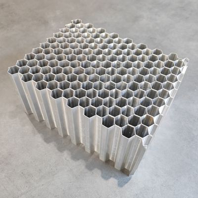 qualità  Two Piece Adhesive Type Aluminum Honeycomb Core Used In Deformable Crash Test Barriers Fabbrica