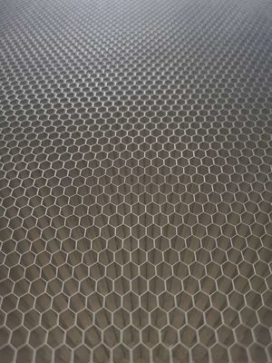 Materiali di alluminio leggeri del centro di favo con superficie regolare