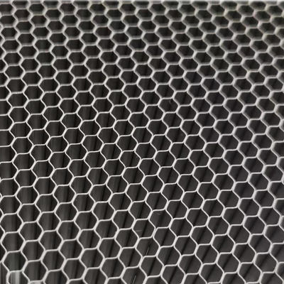 Saldatura a punto in acciaio inossidabile Honeycomb Plate di ventilazione Cella dimensione 10 mm per il tunnel del vento