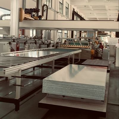 Linea di produzione di cartoni compositi di pannocchia sandwich continua Macchina a pannocchia
