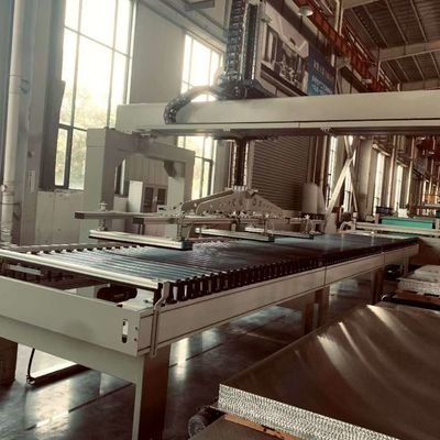 Linea di produzione di cartoni compositi di pannocchia sandwich continua Macchina a pannocchia