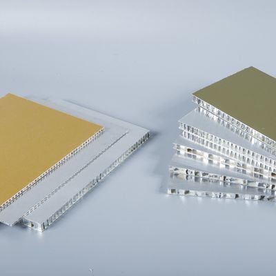 Costruzione di rivestimenti in PE e PVDF 1 2 pannelli in nido di miele in alluminio