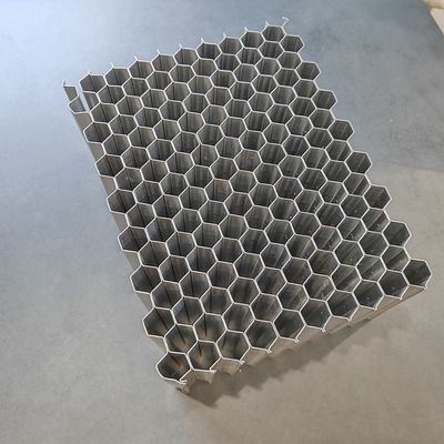Core di nido di miele di alluminio adesivo a due pezzi utilizzato nelle barriere di prova di collisione deformabili
