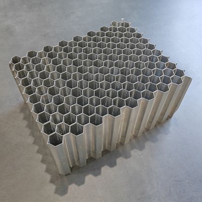 Core di nido di miele di alluminio adesivo a due pezzi utilizzato nelle barriere di prova di collisione deformabili
