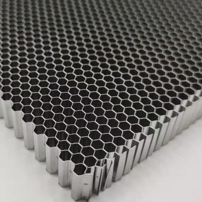 Saldatura a punto 8.2mm Cella di dimensioni metallo in acciaio inossidabile Honeycomb Air Straightener