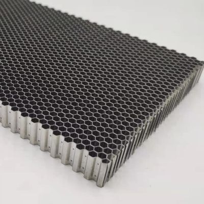 Saldatura a punto 8.2mm Cella di dimensioni metallo in acciaio inossidabile Honeycomb Air Straightener