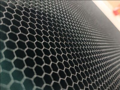 L' Impregnato Aramid Honeycomb Core Absorbing Honeycomb può essere utilizzato per EMI