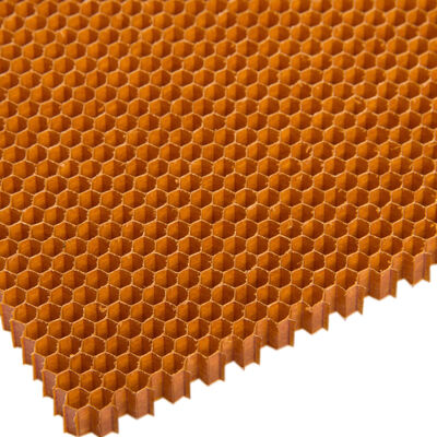 Aviazione Nomex Honeycomb Core Material con densità 48 kg/m3 e dimensione della cella di 3,2 mm per applicazioni anti-affaticamento super leggere