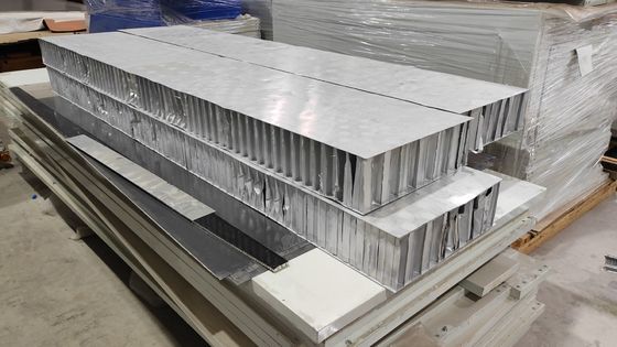 Il pannello di nido di miele di alluminio saldato utilizzato nel tetto galleggiante interno
