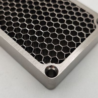 Cornice in acciaio inossidabile Core di favo di miele in metallo 20x20mm Per la protezione EMI