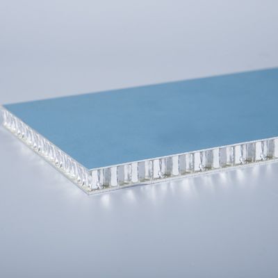 Pelle di soffitto in alluminio rivestito con nido di miele in PE Colori personalizzati